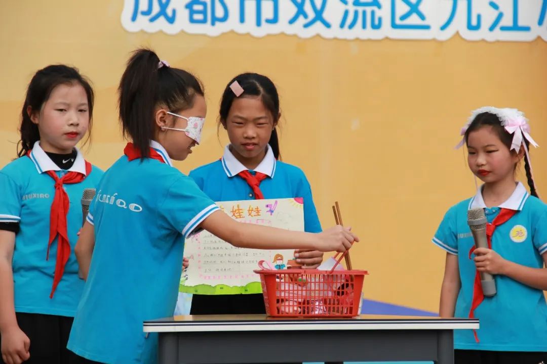 玩转淘宝节 快乐分享季｜成都市双流区九江小学举行第十五升旗仪式