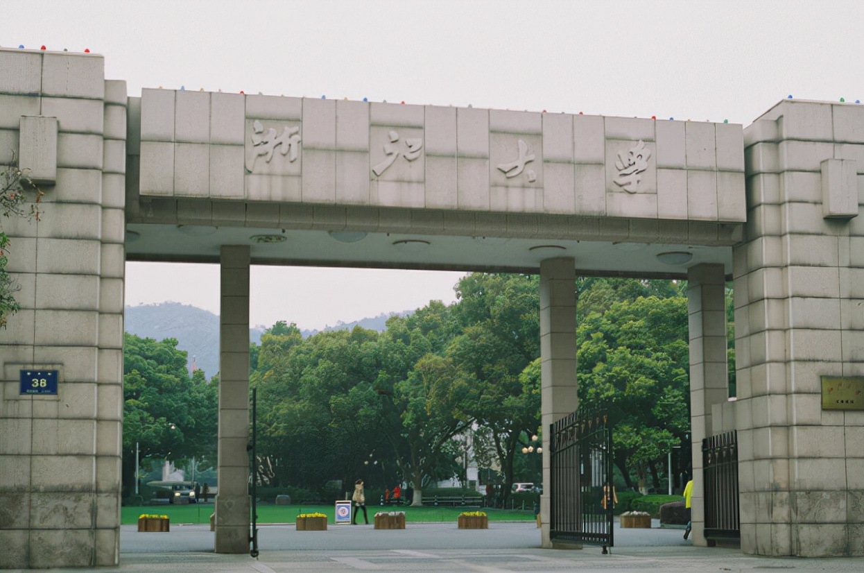 适合文科生报考的大学，未来发展前景好，学文的学生要了解