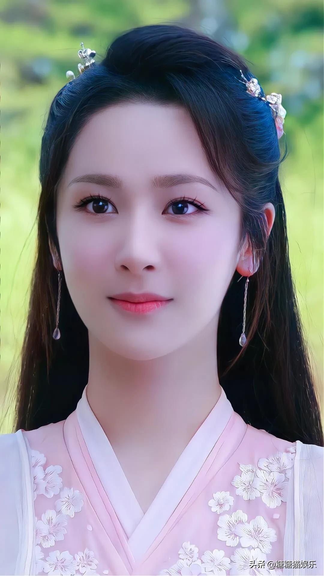 杨紫：清纯甜美，靓丽多姿