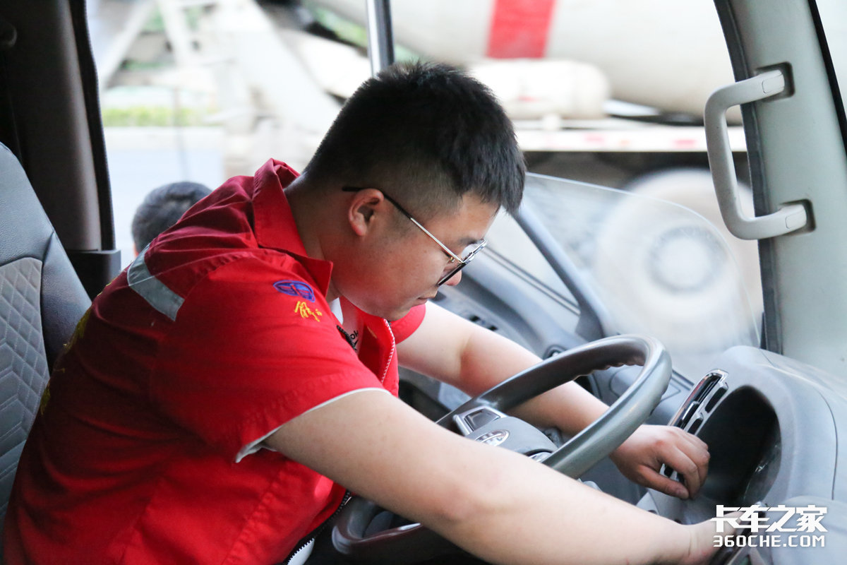 解放轻卡人物传，29岁成为维修部主任，开挂的人生是什么体验？