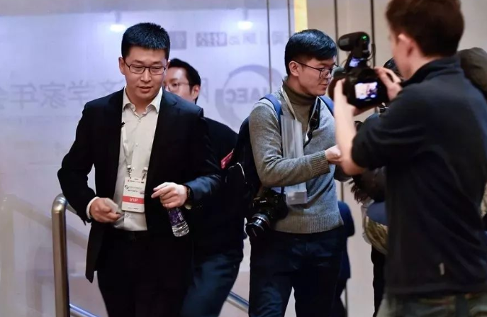 同是共享单车创始人胡玮炜套现15亿离去戴威负债20亿成老赖