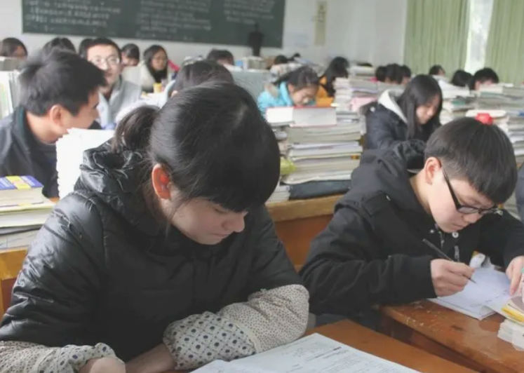 初中生中考300多分，还想上高中怎么办？这些方法家长可酌情尝试