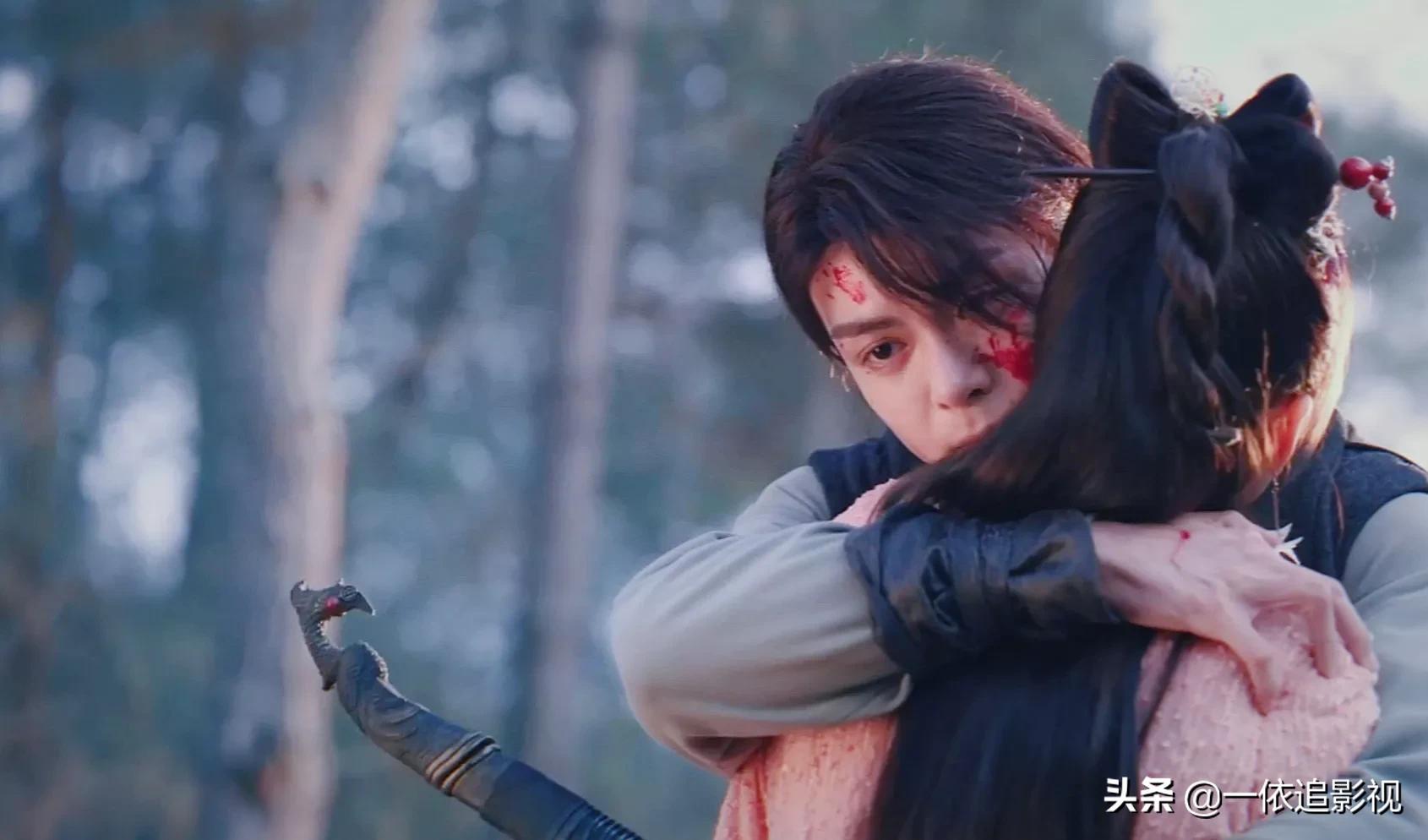 说英雄谁是英雄：王小石温柔帽檐贴贴好甜，杨超越温柔kswl吧？