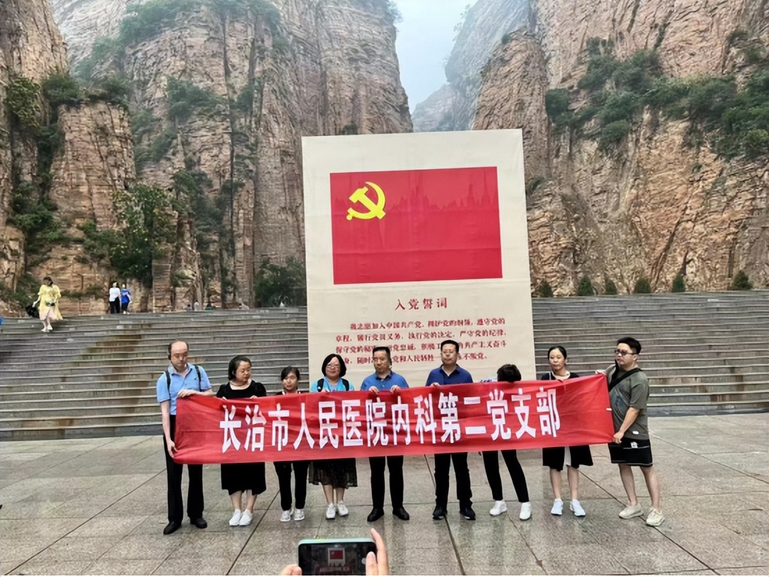 追憶崢嶸歲月 汲取奮進(jìn)力量——長治市人民醫(yī)院內(nèi)科第二、三支部開展迎七一紅色教育活動(dòng)