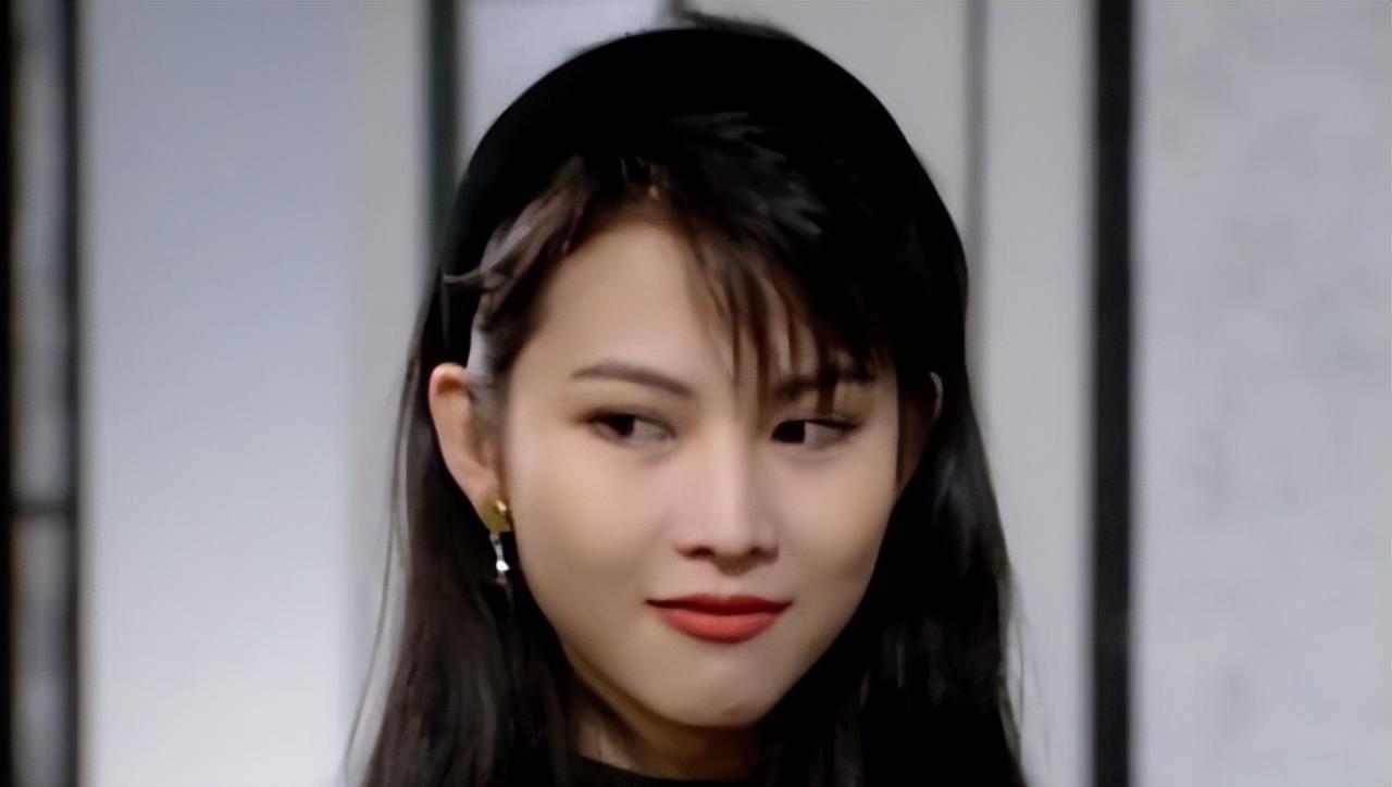 毕竟如今已经48岁的蔡少芬,很难再与年轻时候相比较,不仅如此,她曾是