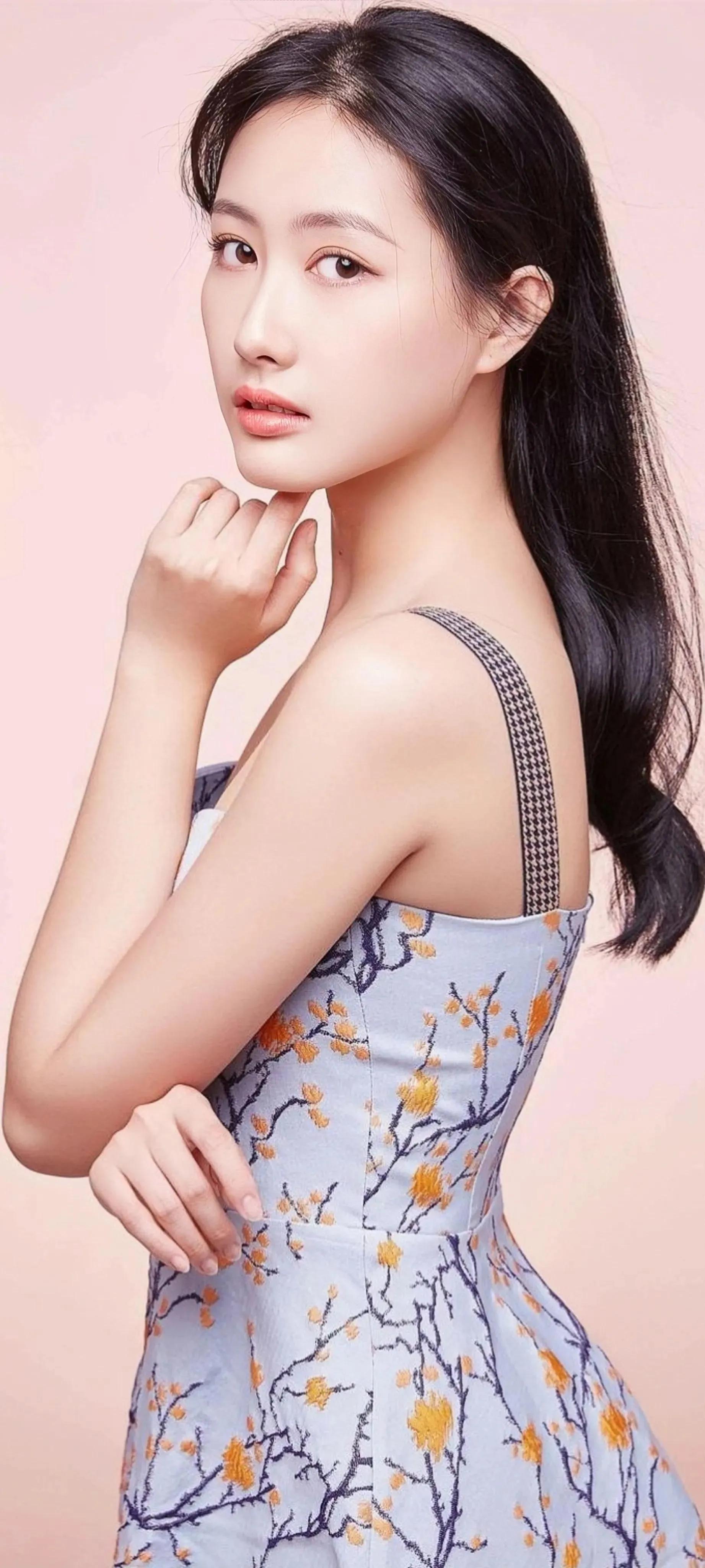 端庄美丽的张子璇