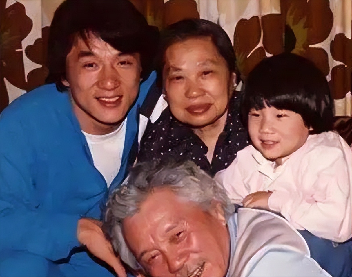 2007年成龙和亲哥安徽相认，对方一贫如洗，他有没有帮帮哥哥们