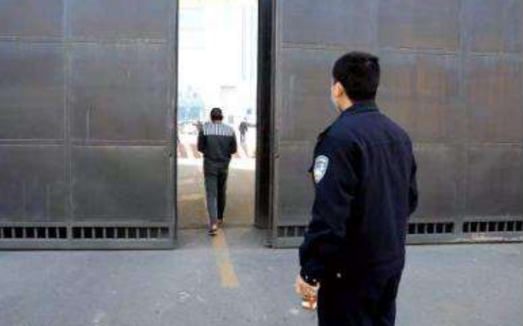 当代“武则天”谢才萍：黑帮女老大，同时包养16名男子，只为享乐