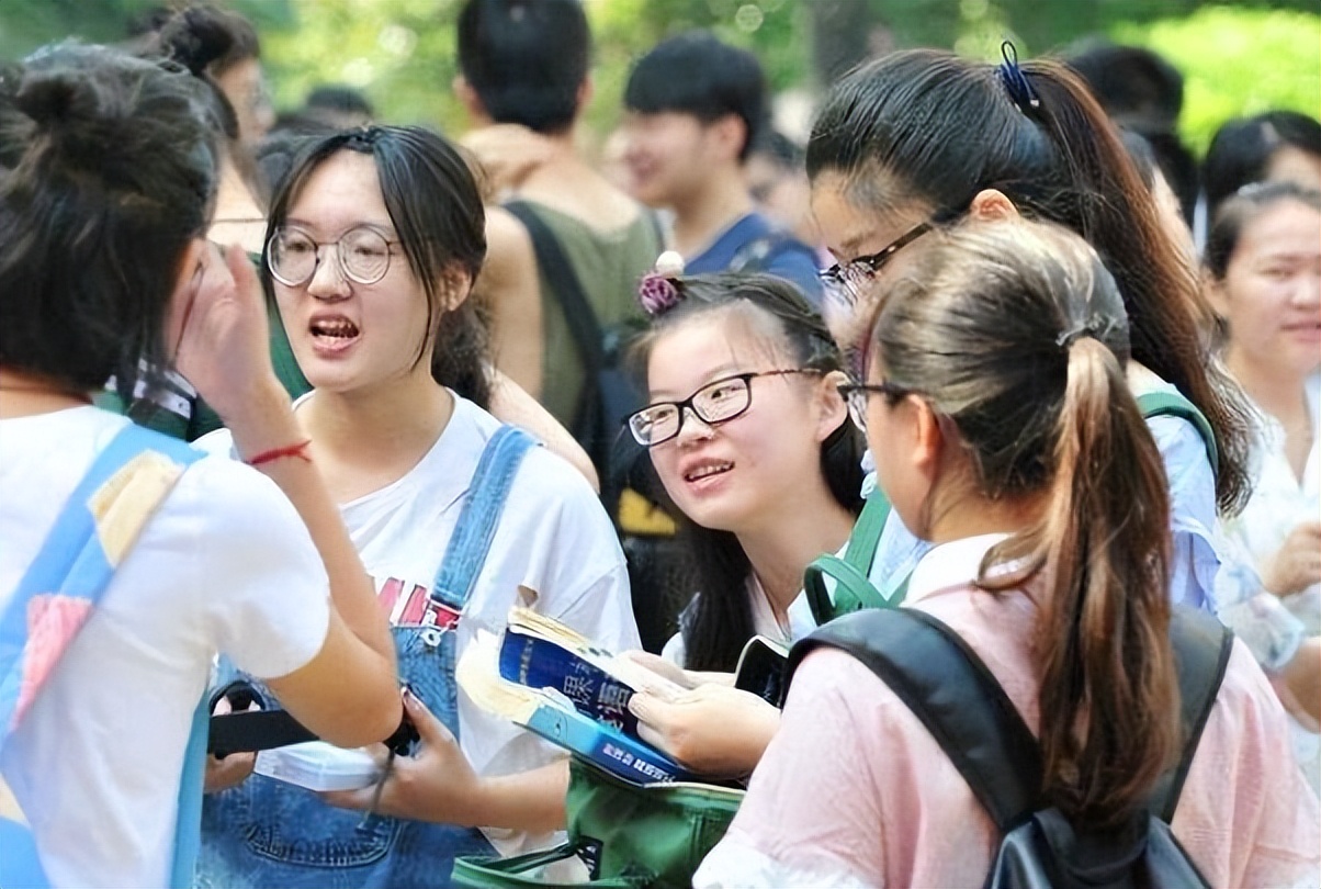 部分高校已发布放假时间，大学生有望迎超长假期，是好事还是坏事