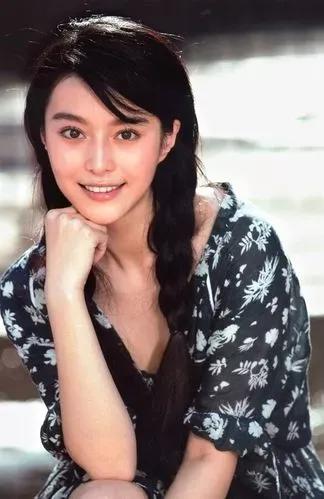 2018年，范冰冰如日中天，瞬间被崔永元射落，至今复出无望