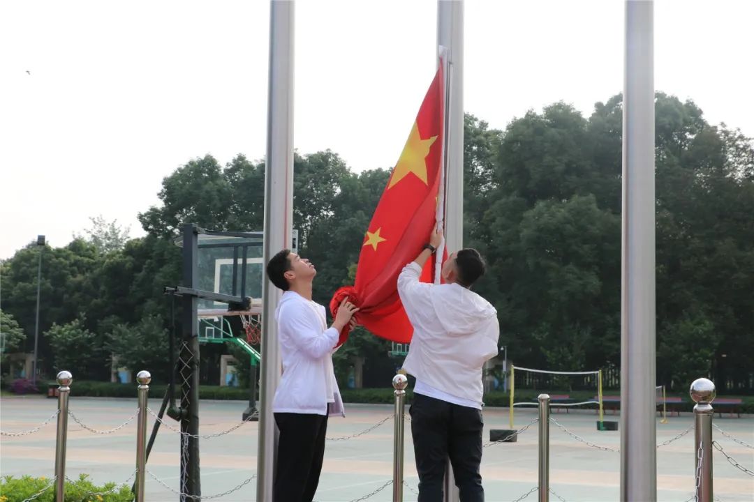 不负耕耘 拥抱收获｜记实小外国语学校满天星中队升旗仪式班级展示