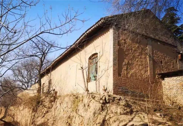 2003年山西女教师失踪，寝室床上一滩尿液，5个月遗体现邻村枯井