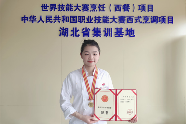 骄傲！这7位女教师：相继斩获国家级、省部级荣誉，任职湖北同所高校！