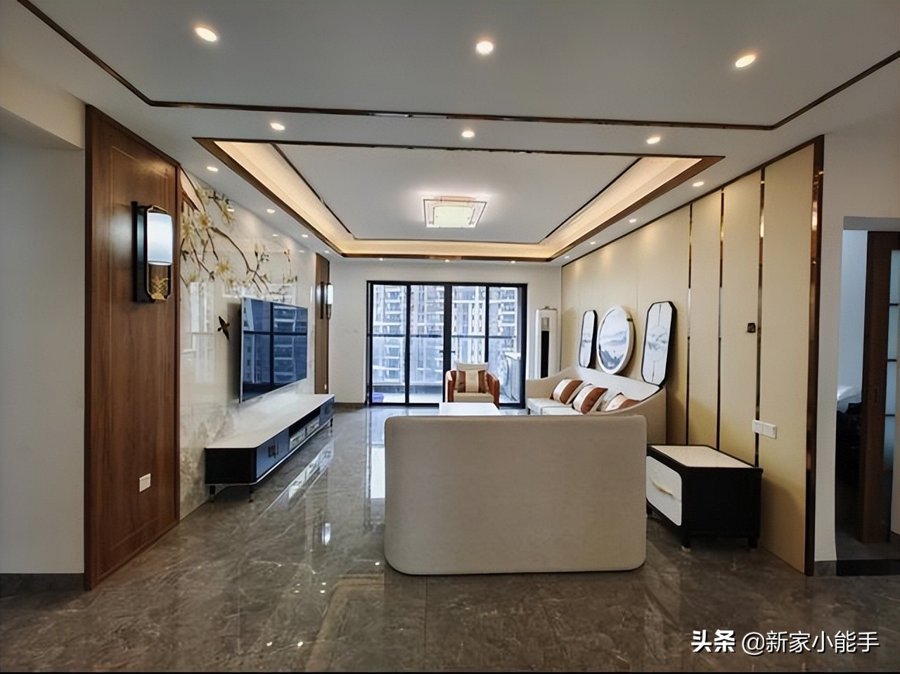 他家116平新中式风格，全屋文雅又大气，进屋就被入户玄关迷住