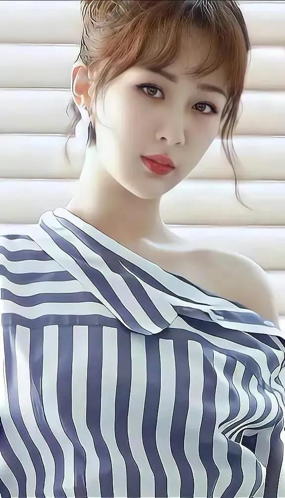杨紫，25张精美的照片