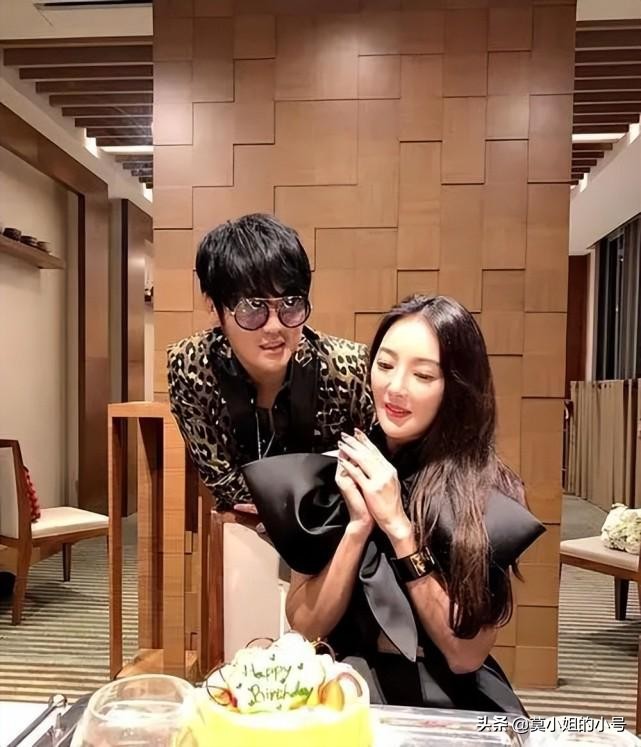 两天爆出7个瓜，股权被冻结、涉嫌偷税漏税、婚变，个个都是大瓜