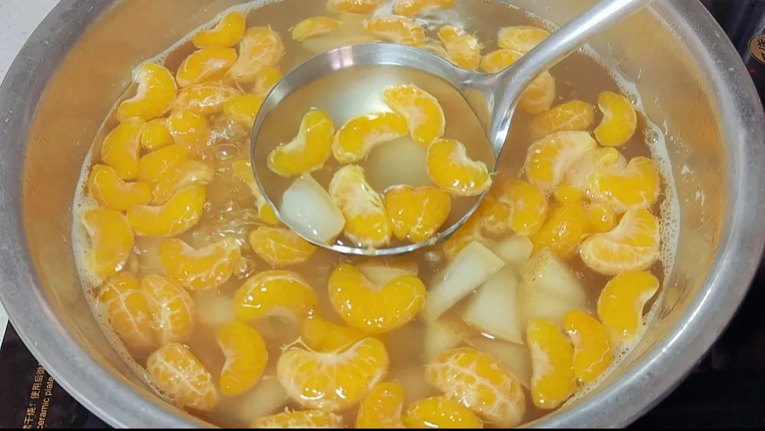 桔子皮和雪梨一起煲汤喝可以吗(桔子皮真是个宝贝，大家以不要随便乱扔了)