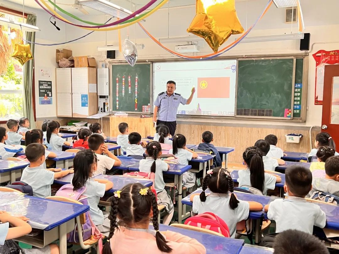 成都高新区中和小学举行2021级党员家长进校园讲党史主题活动