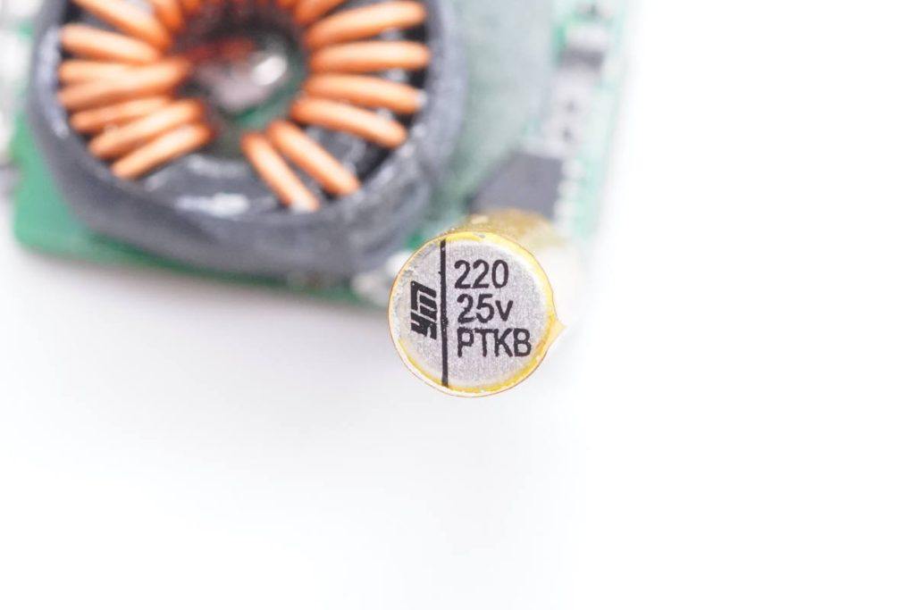 一个顶三个，支持三设备同时快充，安克100W氮化镓超能充拆解