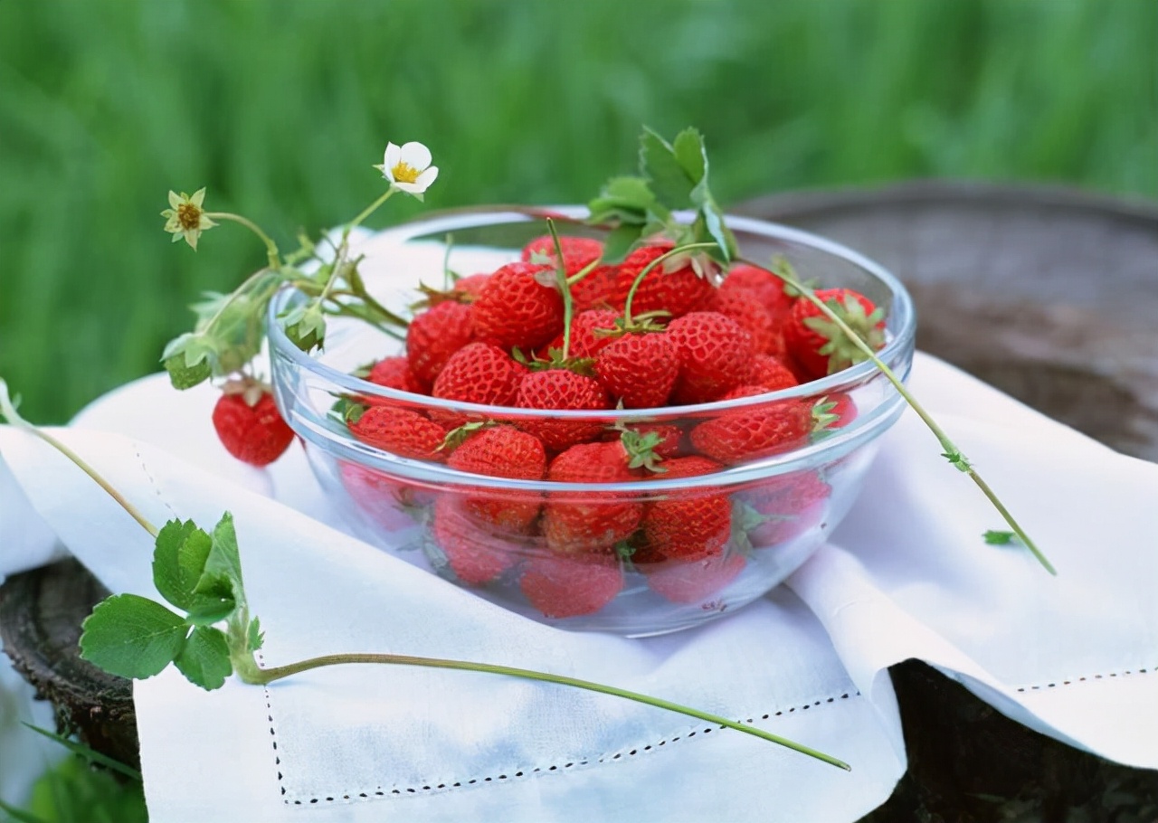 草莓，是子宮肌瘤的“催化劑”？ 不想肌瘤增大，7種食物要少碰