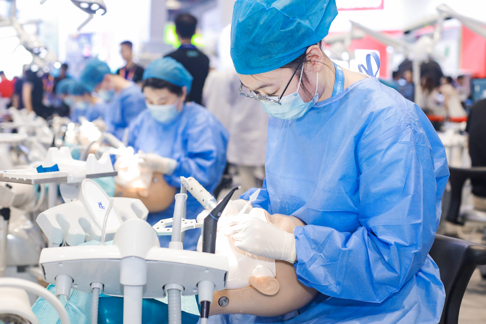 为提高医学生的专业承诺，探讨其与学习倦怠和时间管理之间的关系