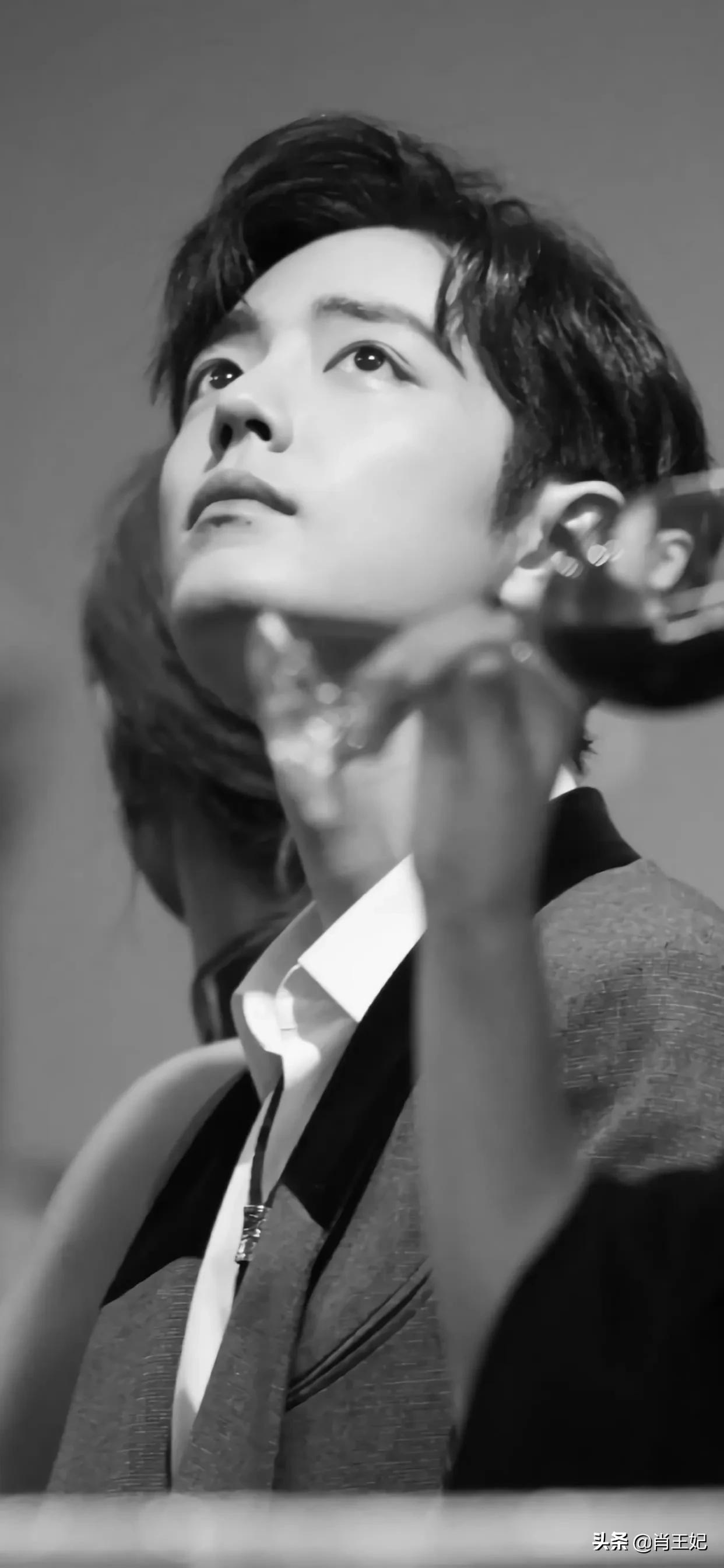 肖战他可真帅啊,帅到没边呀,这身材比例可太完美了