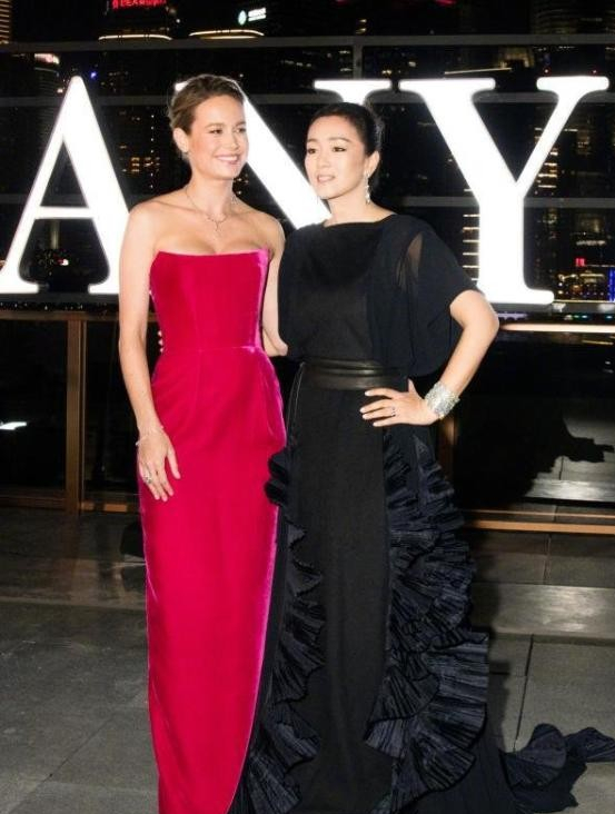 16对中外明星同框,耀眼的“东方美”不输国际咖,举手投足皆风情