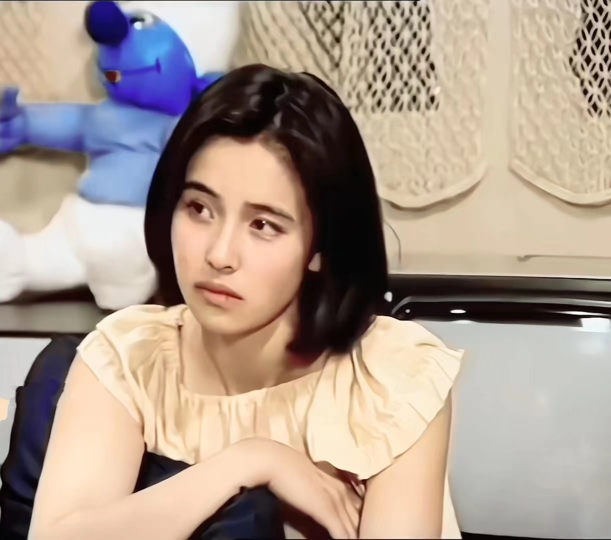 剧里土气十足的大妈，年轻时个个是风华绝代的大美人，差距太大了