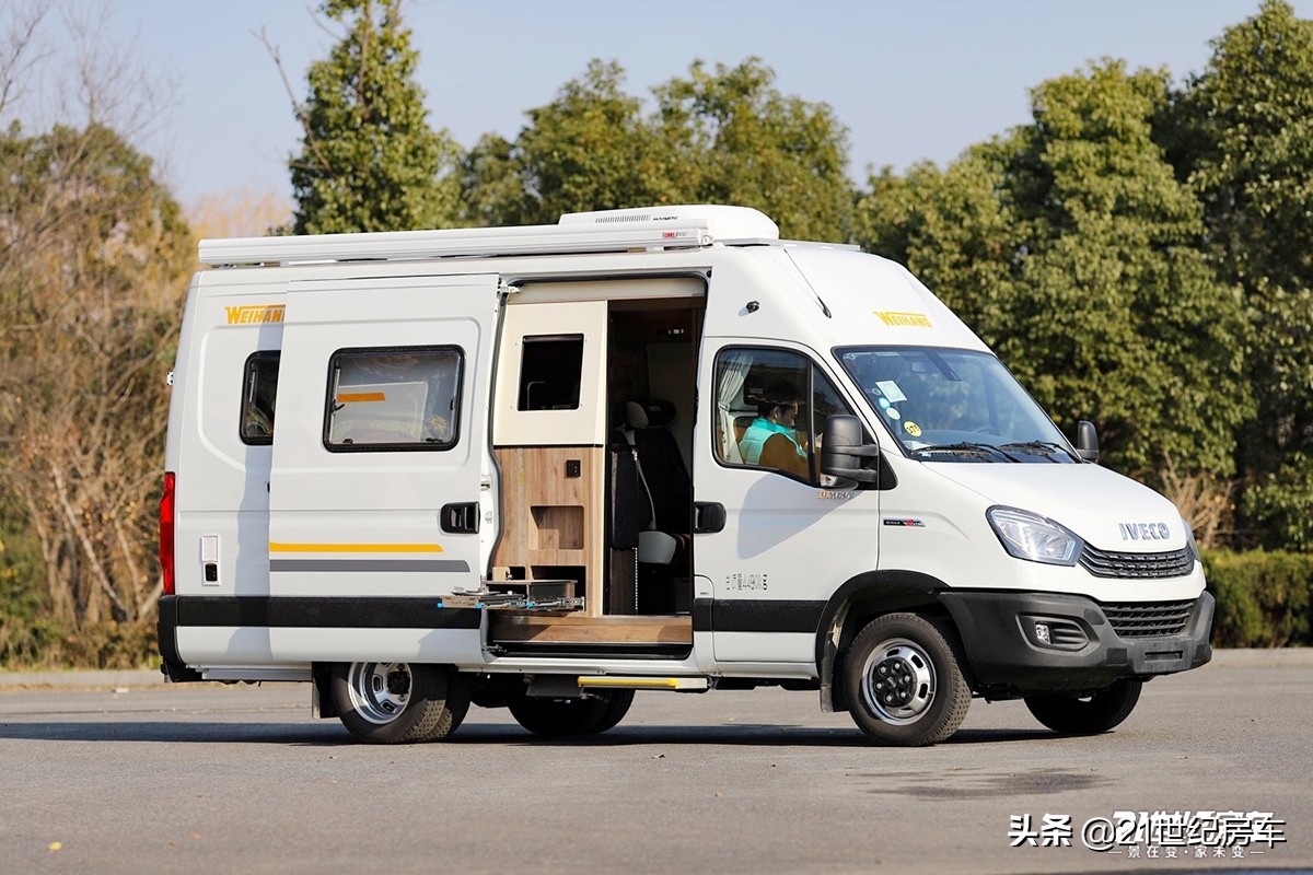 依维柯欧胜底盘的卫航k590b型房车,品控出色,内饰轻奢原木风