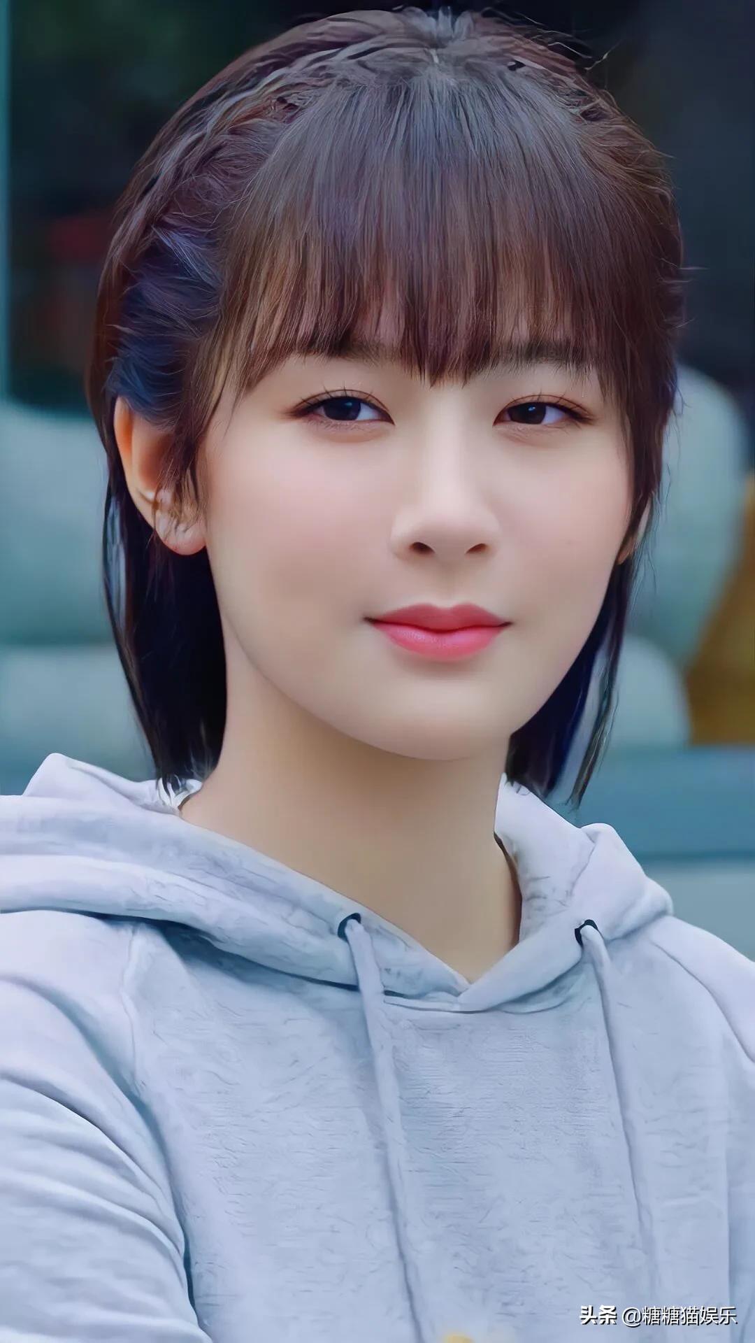 杨紫：清纯甜美，靓丽多姿