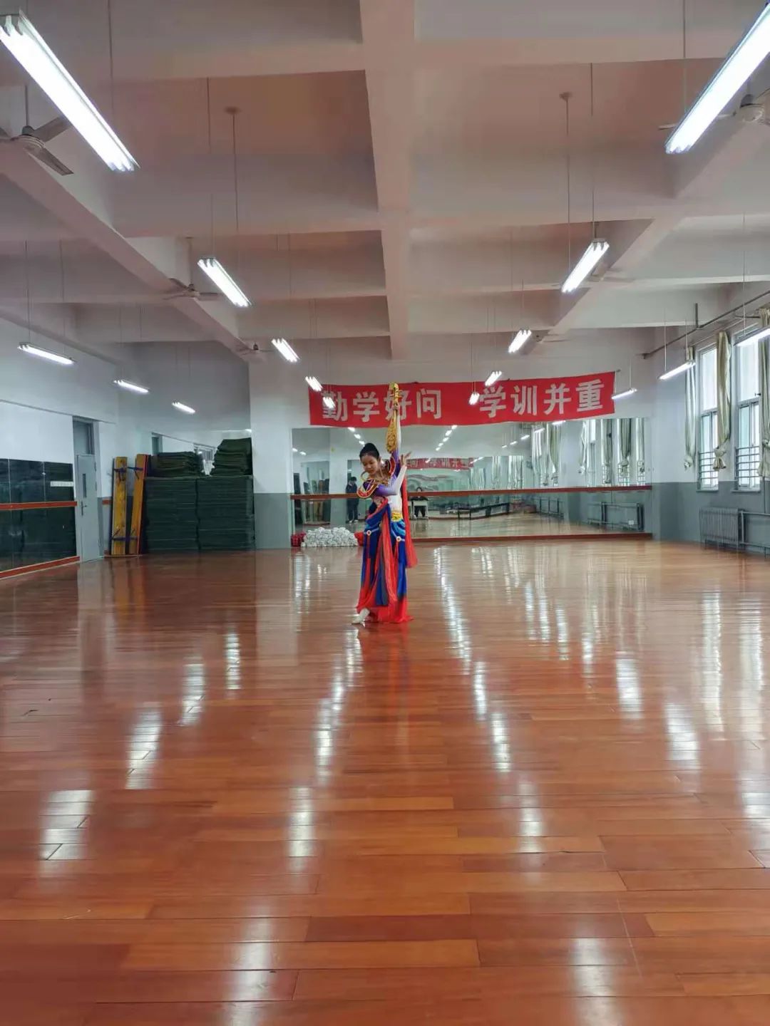 太原市實(shí)驗(yàn)中學(xué)校隆重舉行校園文化藝術(shù)節(jié)(圖3)