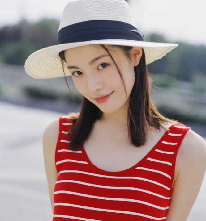 口碑炸裂！军旅片又出王炸作品，“冯女郎”钟楚曦的开挂史