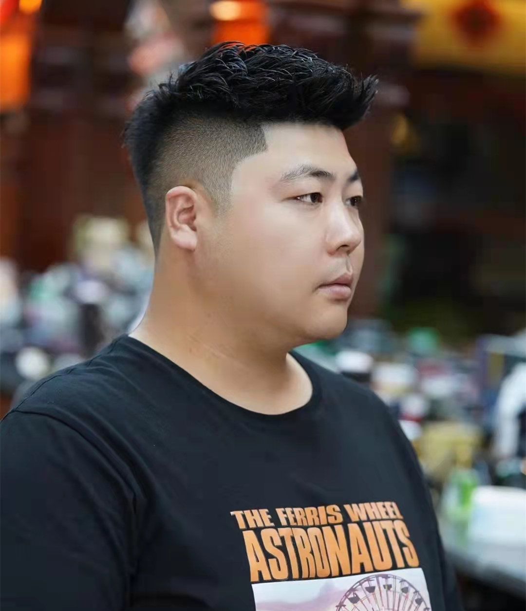 两边剃光中间留长的发型，有人叫三面光，有人叫铲青，有啥区别？
