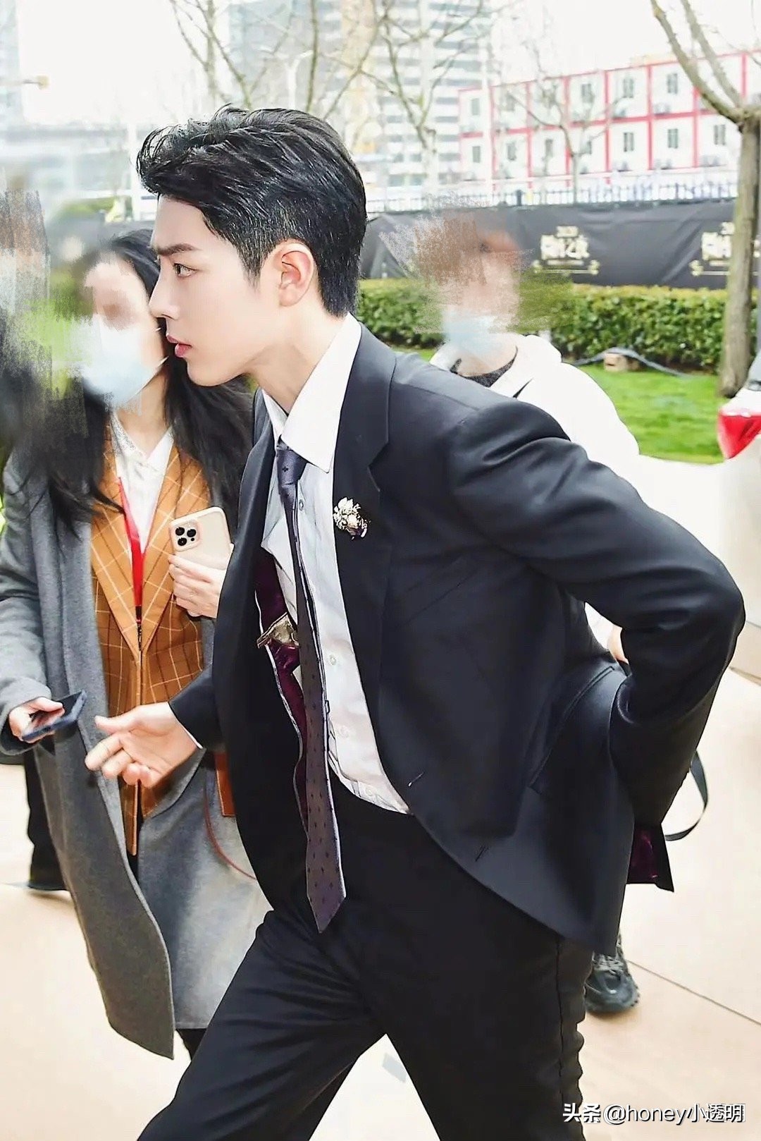 肖战代言新养道,蒙牛第四次寻求合作!粉丝不计前嫌,有大格局