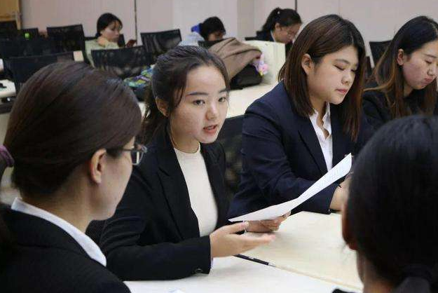 大学生想“留校任教”并不简单，满足这几个条件，就有机会