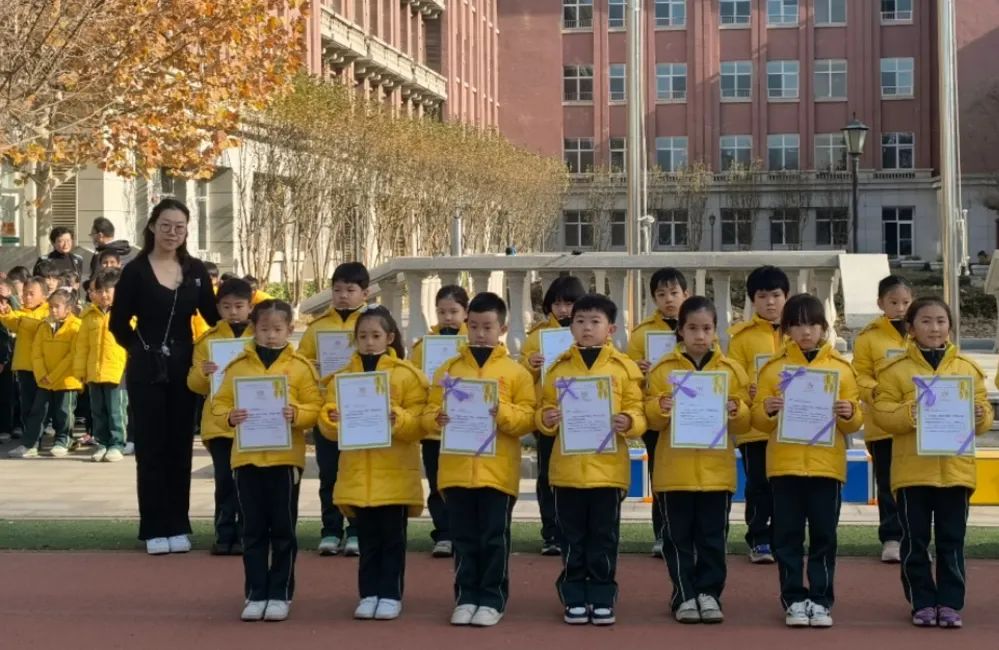 「天津华苑枫叶国际学校」期中表彰与优秀者同行，遇见更好的自己