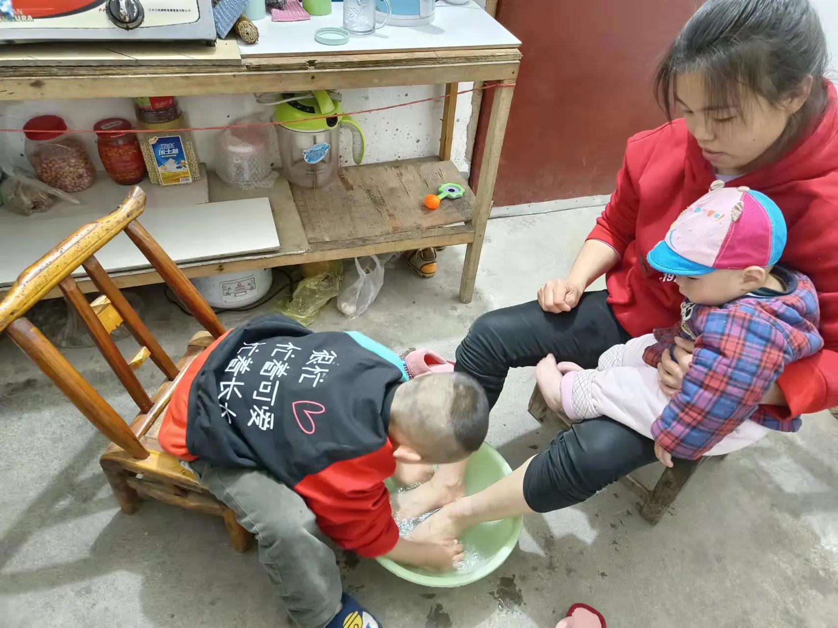 淅川县西簧乡中心幼儿园开展庆“三八”妇女节系列活动