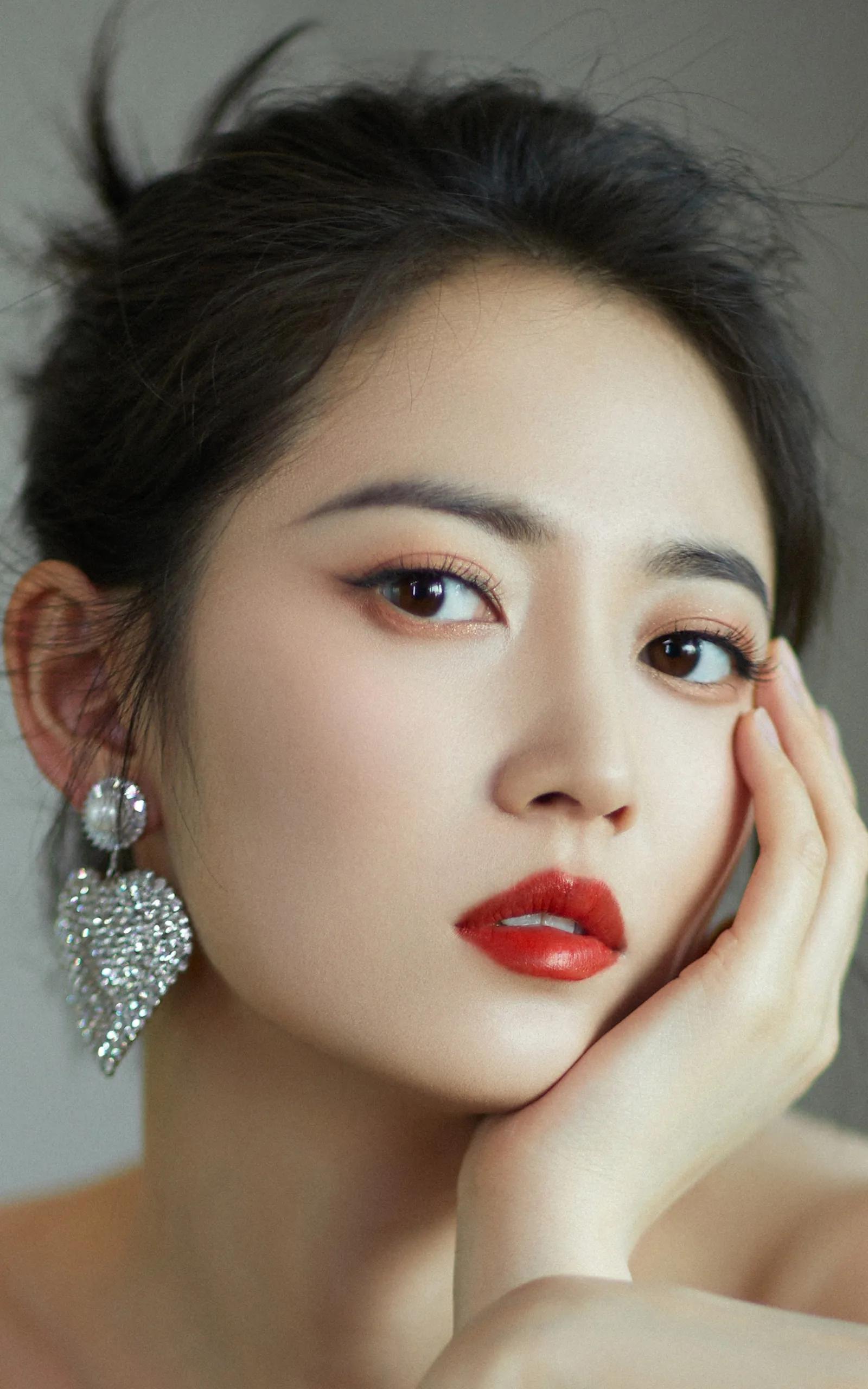 国内最顶尖的18位女星，你认为哪位是当之无愧的流量一姐？