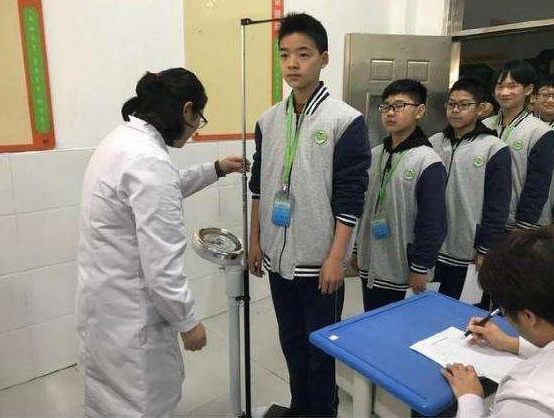 初中生“身高标准表”来了，男女标准不一样，看看你家娃达标没？