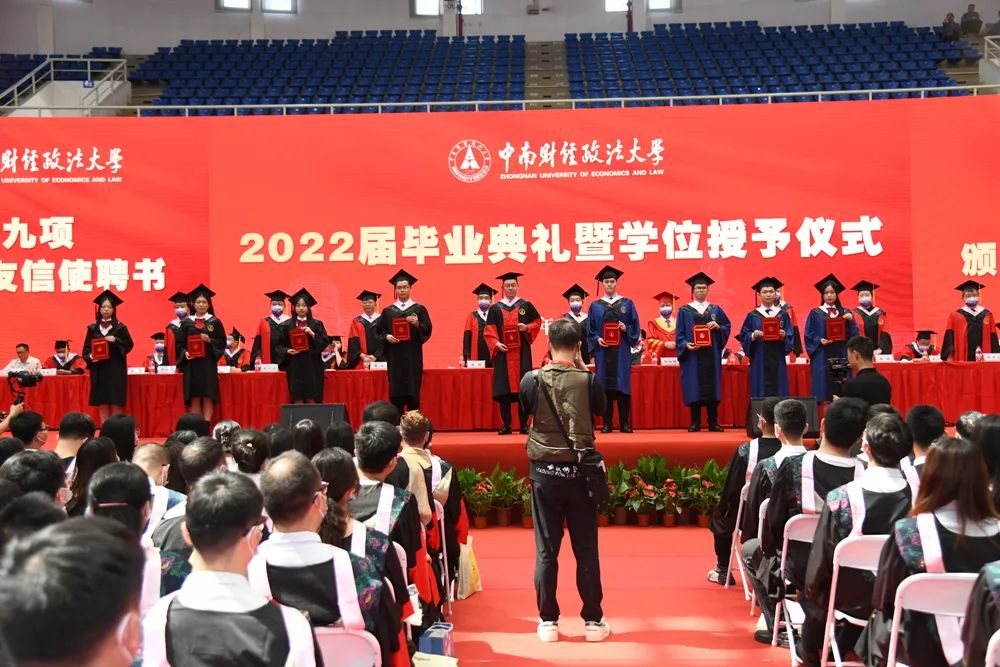 《孤勇者》寄语，“礼”送毕业生，2022届毕业典礼温情满满！