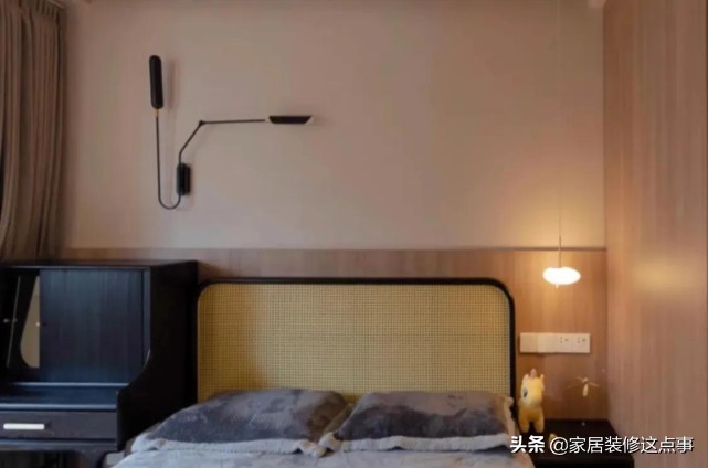 52㎡上海姑娘的家，厨卫不铺一块砖，床装墙壁上，进门我就迷住了