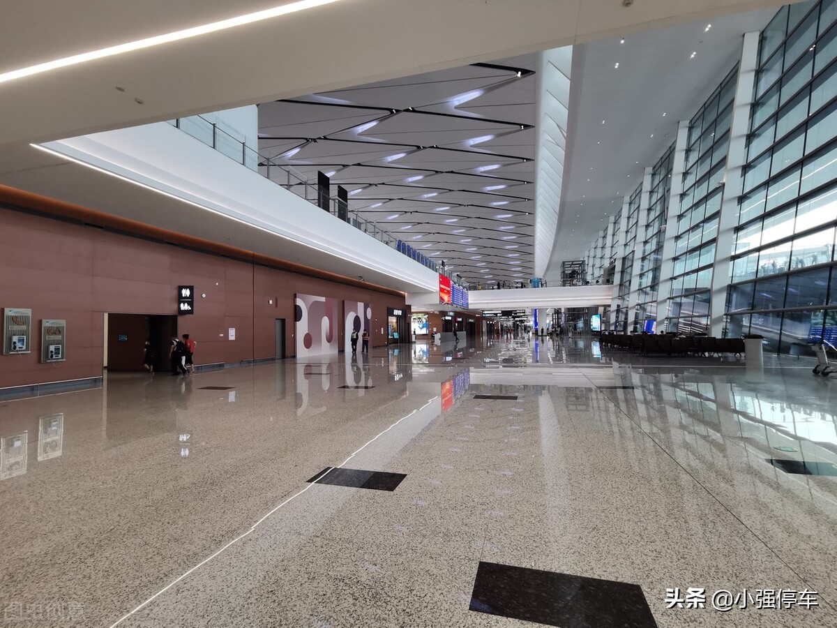 成都天府机场停车场收费多少钱一天，天府机场停车收费标准2022