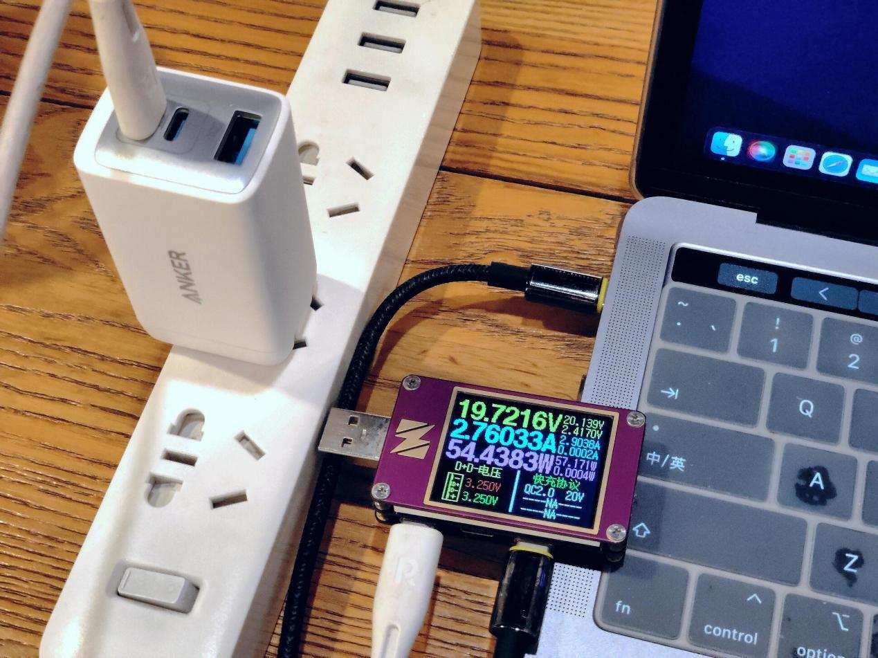 比原装充电器单口强，Anker 65W三口超能充上手体验