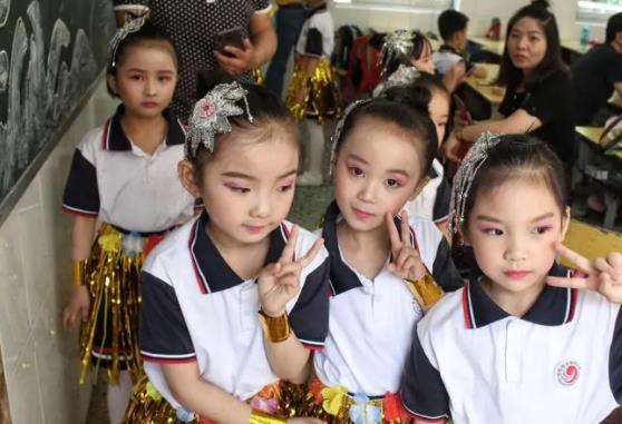 中学生发型标准出炉，一学校公布“升级版”要求，家长忍不了了