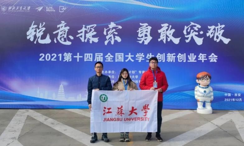 奖状铺满地！江苏学霸宿舍：1人保研，3人考研，全员985名校深造