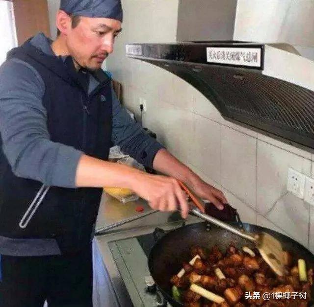 原来明星不上镜的时候 都是这么不修边幅