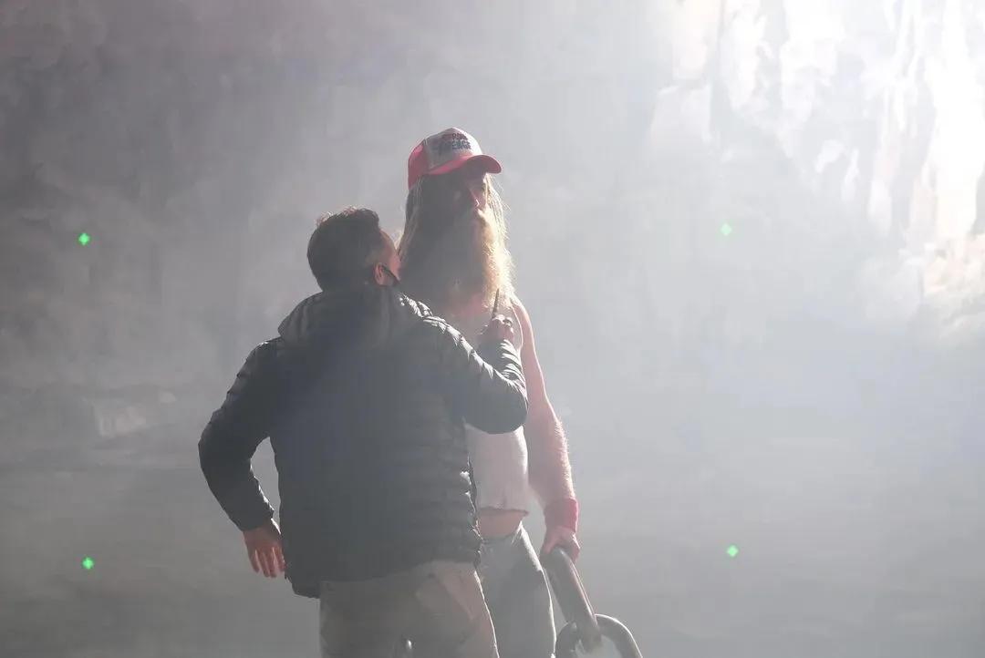 雷神4化妆师曝光一组全新幕后照，锤哥这肌肉...