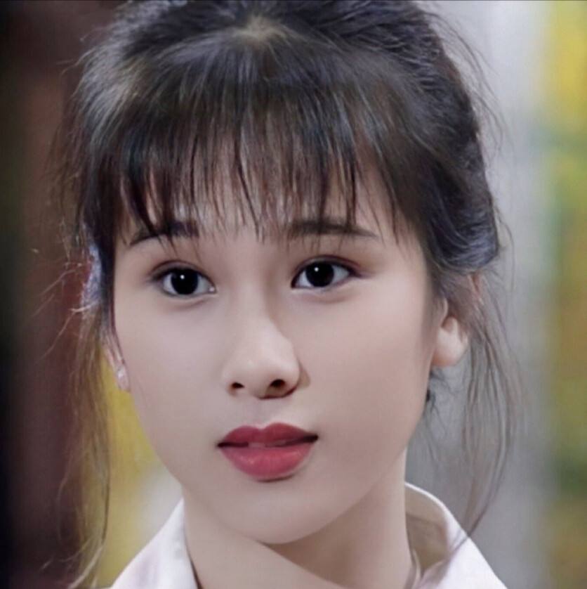 依然可以在屏幕上欣赏她和张智霖的cp,欣赏她和林文龙的cp,怀念叶可人