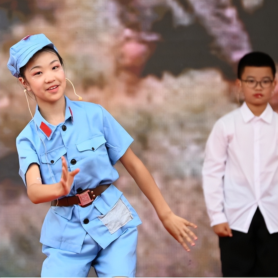 棠湖小学（南区）隆重举行庆祝“六一儿童节”文艺汇演暨颁奖典礼