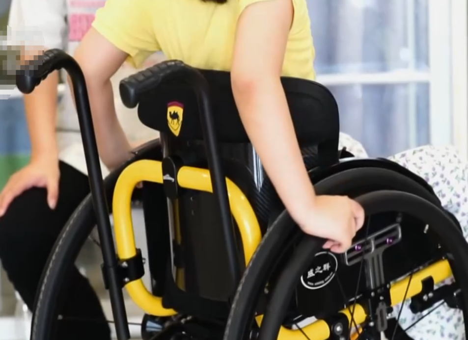 2018年江苏6岁女孩舞蹈课后瘫痪，妈妈看完监控，起诉同学和机构